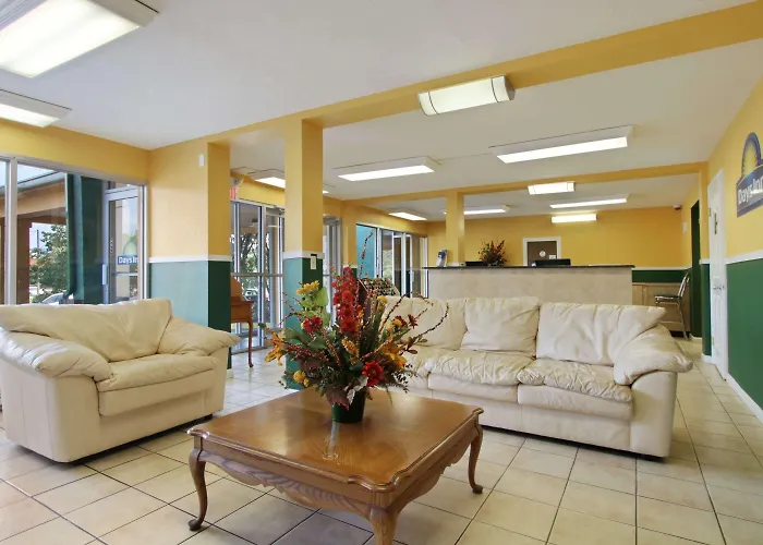 Motel: Days Inn By Wyndham Roanoke Civic Center